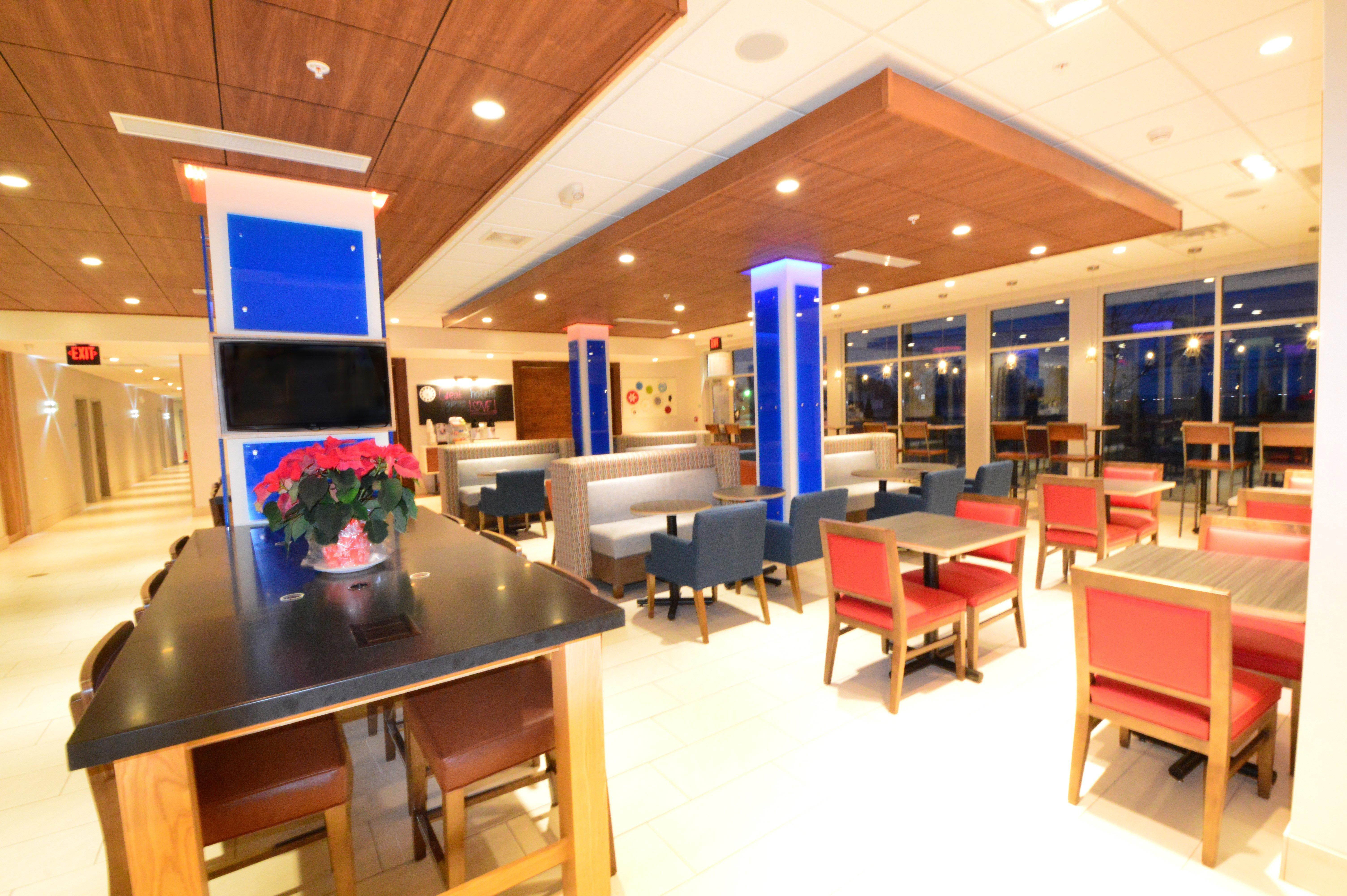 Holiday Inn Express & Suites Toledo West By Ihg Eksteriør billede