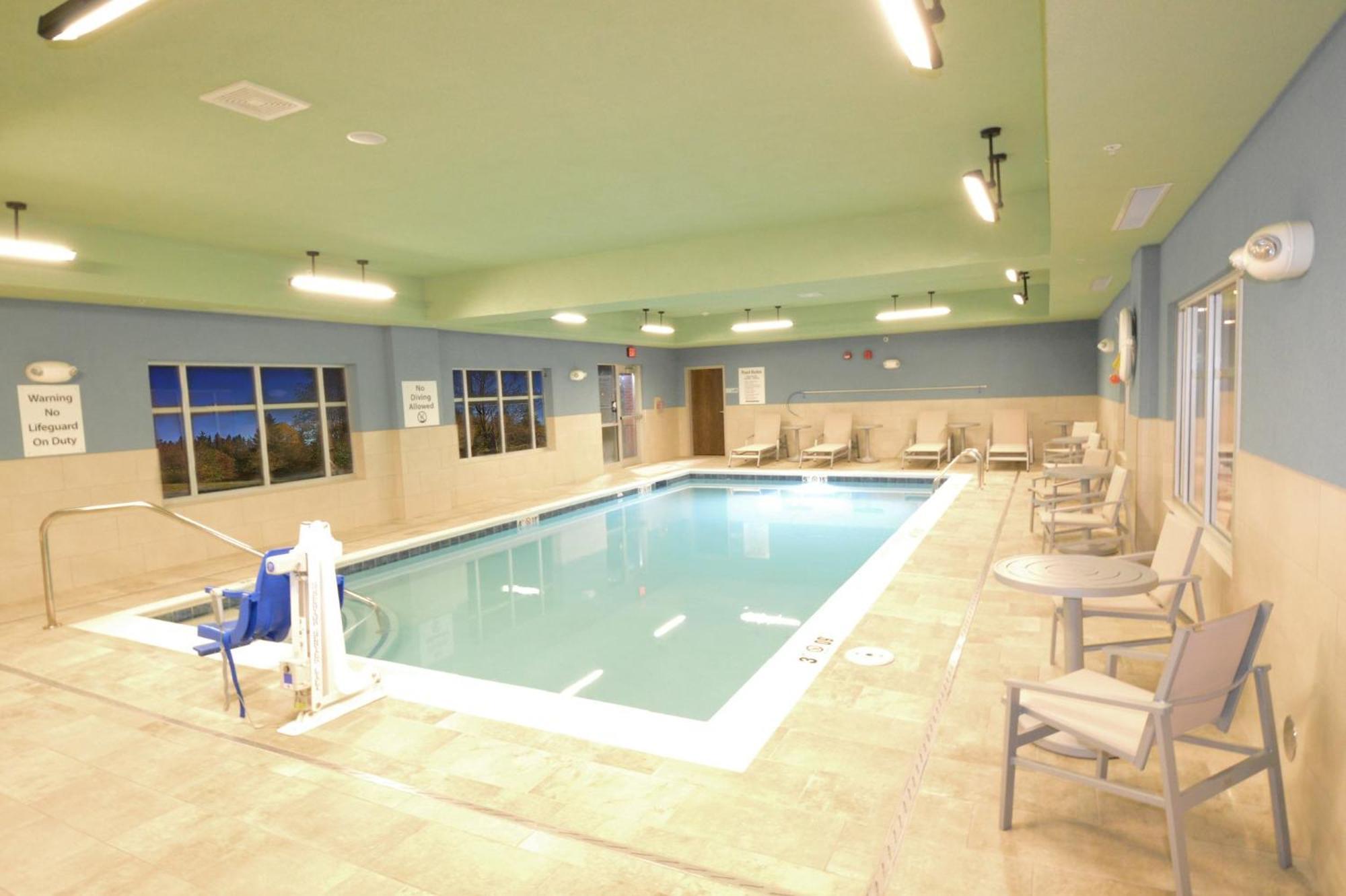 Holiday Inn Express & Suites Toledo West By Ihg Eksteriør billede